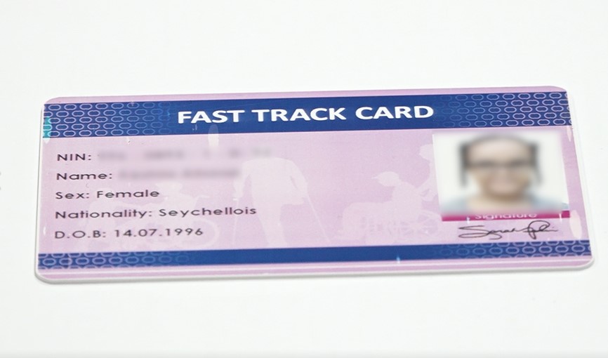 ‘Fast Track Card’ pou byento permet dimoun aze ek dimoun avek serten dezabilite ganny akse avek servis pli vit