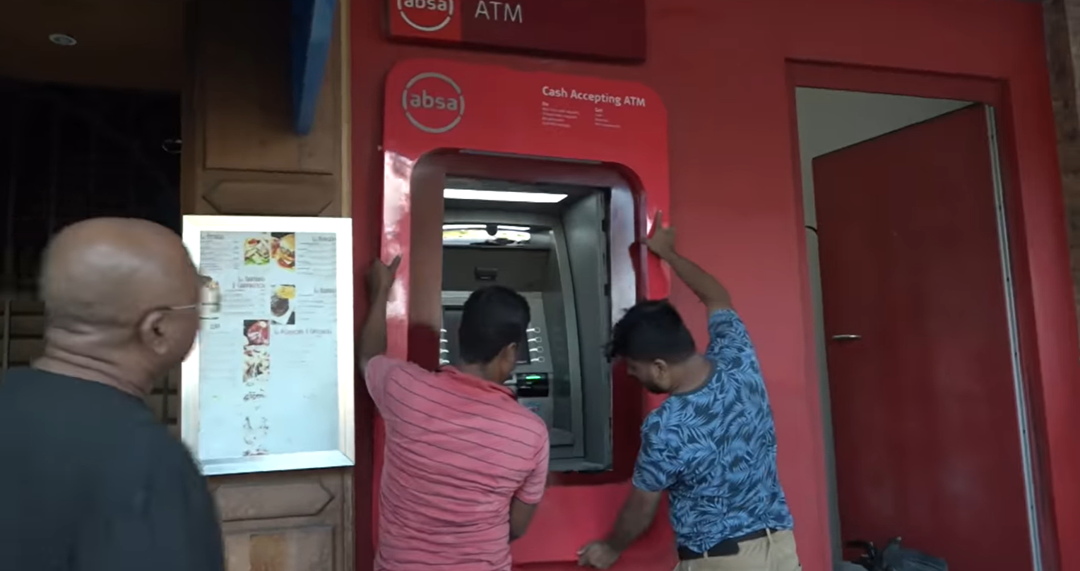 ‘Recycler’ i sa nouvo ATM ki labank ABSA in mete kot son brans Anvil