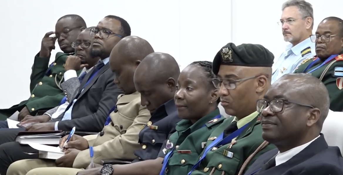 21 omonye militer sorti dan 7 pei SADC pe asiste en konferans omonye militer